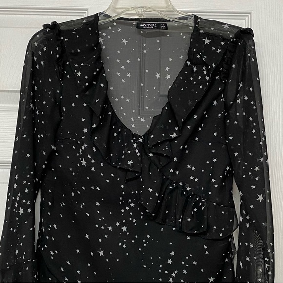 Nasty Gal Star Print Black Sheer Wrap Shirt Ruffle Front Bell Sleeves Sz 4 - Picture 2 of 8